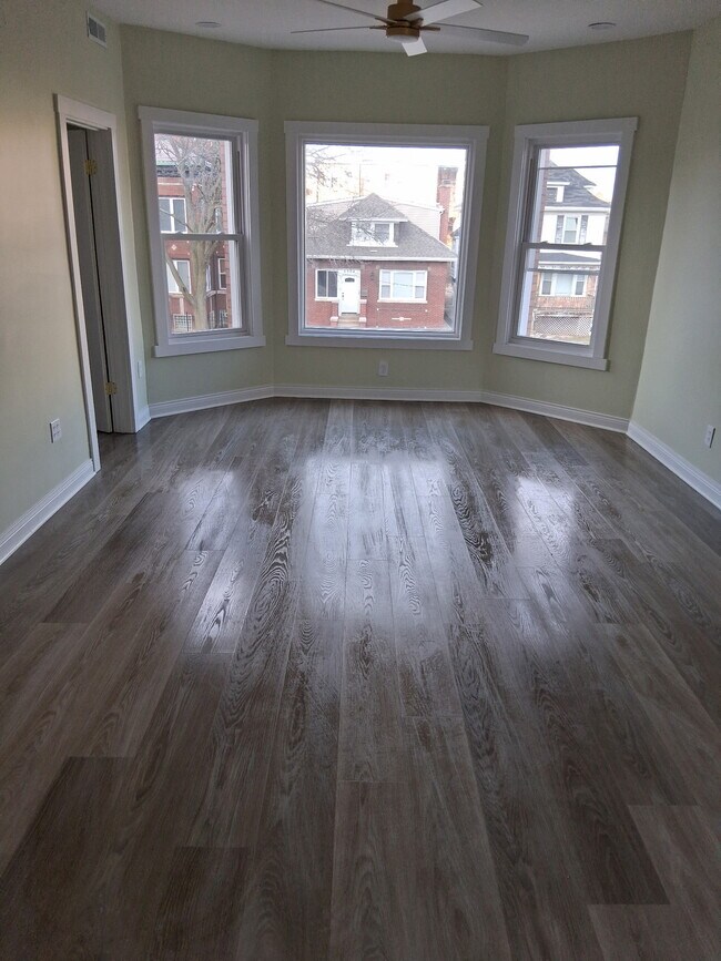 Foto del edificio - 5965 W Erie St