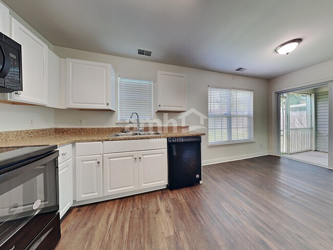 Foto del edificio - 122 Towering Pine Dr