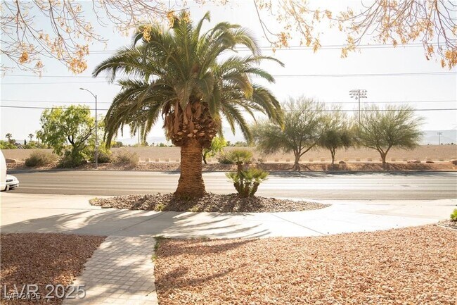 Foto del edificio - 3436 N Tenaya Wy