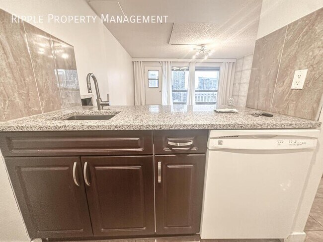 Photo du bâtiment - GREAT 1 BED/ 1 BATH APARTMENT IN THE COMMUNITY OF DOWNTOWN