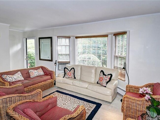 Livingroom - 45 Sunrise Ave