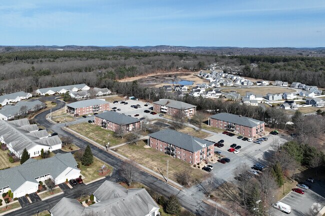 Contenido aéreo - Country Club Estates Condominiums