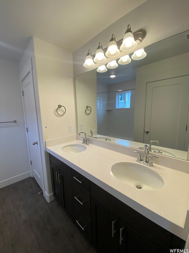 Foto del edificio - 7271 N Silver Spring Way