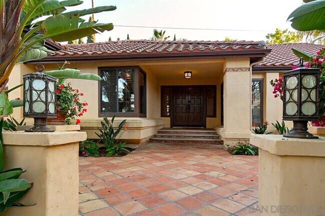 Building Photo - 2969 Racetrack View Dr