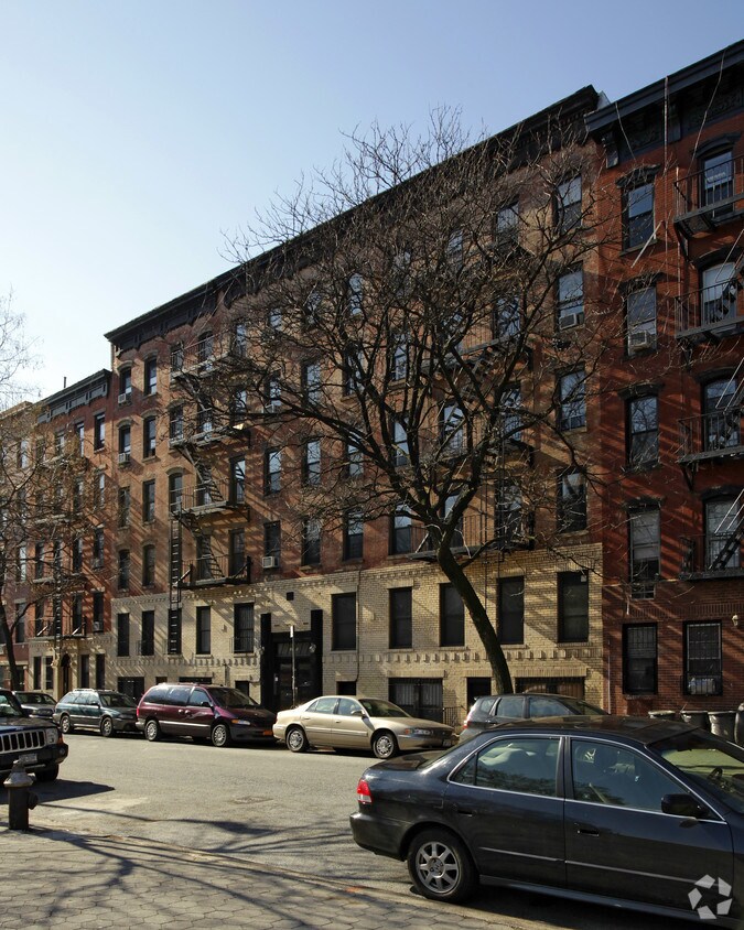 Building Photo - 156-160 E 7th St