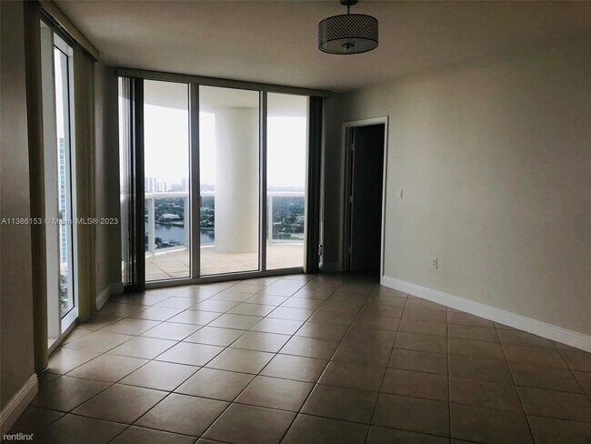 Foto del edificio - 2 br, 2 bath Condo - 1850 S Ocean Dr Apt 2305