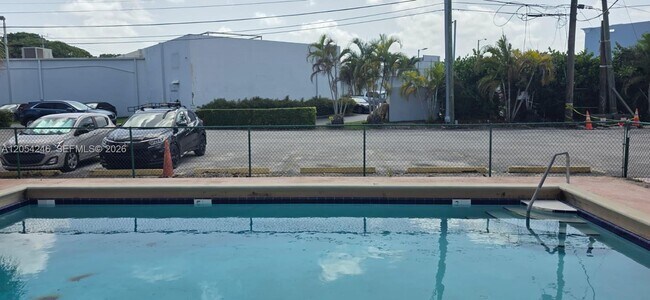 Foto del edificio - 7901 SW 64th Ave