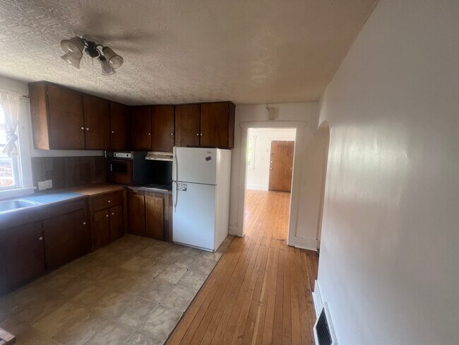 Building Photo - 144 N 1000 W