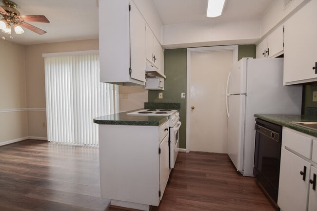 Building Photo - 105 Sandlewood Dr