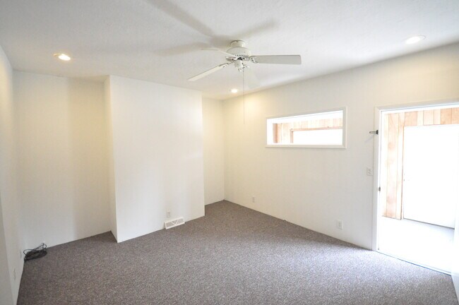 Living Room 1 - 2181 Summit St