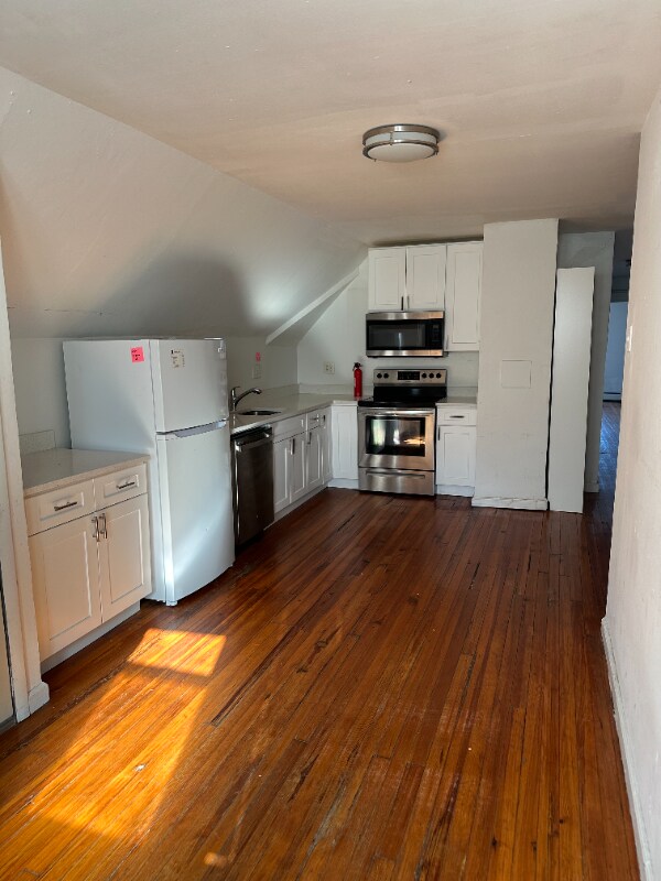 Building Photo - 56 Hillside Pl