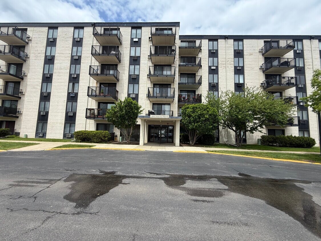 Foto principal - 9128 W Terrace Dr