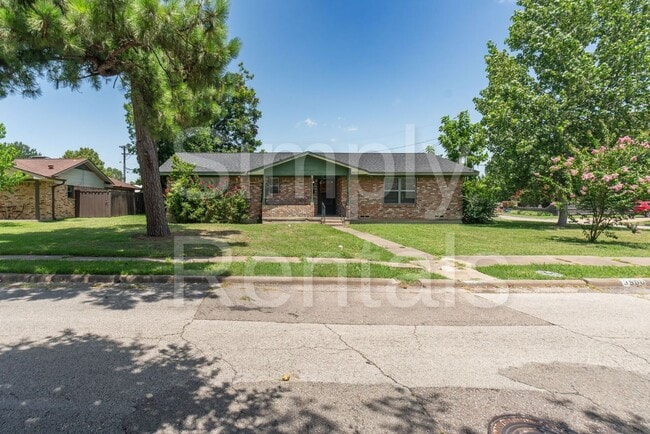 Building Photo - 3500 Nashville Ave