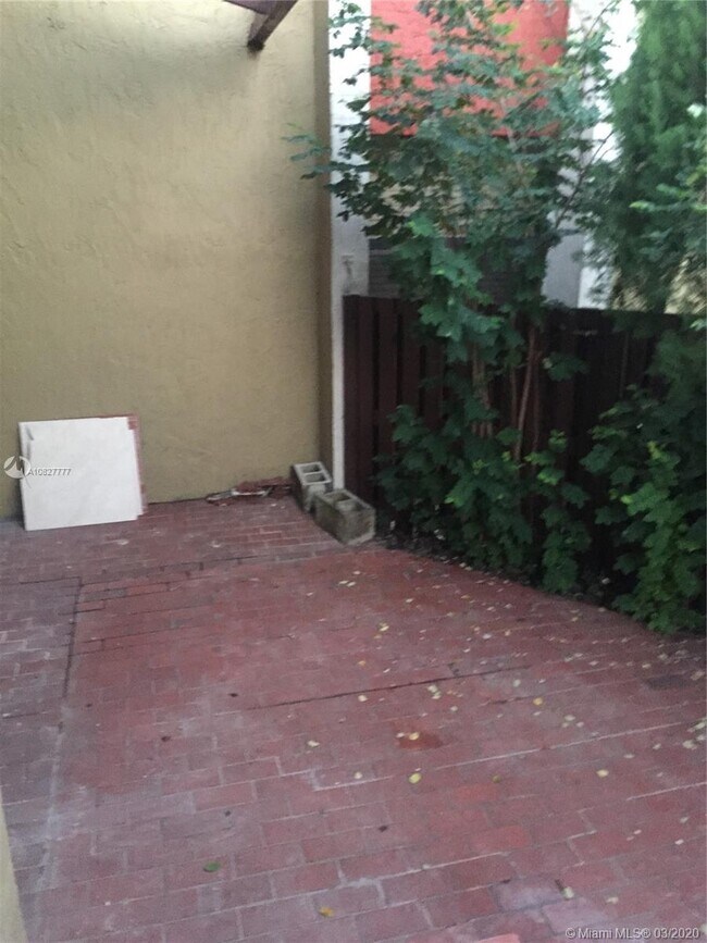 Foto del edificio - 10280 NW 9th St Cir