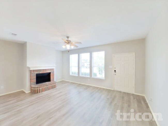 Foto del edificio - 925 Buffalo Springs Dr