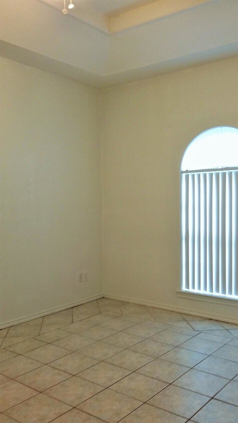 Building Photo - 607 Buena Vista Dr