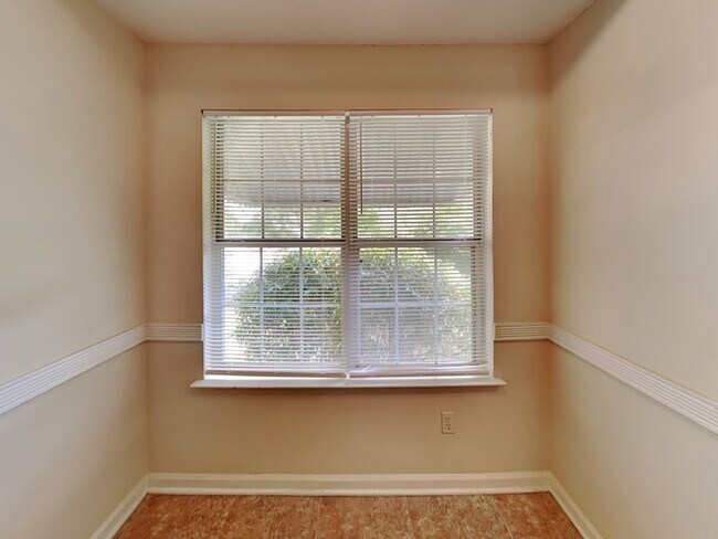 Foto del edificio - 1410 Stoneleigh Way