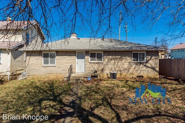 Building Photo - 2 br, 1.5 bath House - 879 E 4th Avenue