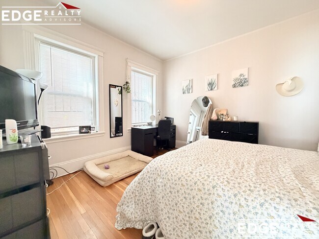 Foto del edificio - 99 Glenville Ave