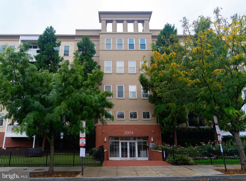 Foto principal - 2004 11th St NW