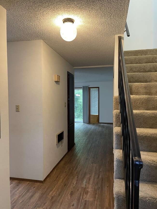 Building Photo - 116 N 3rd Ave SW