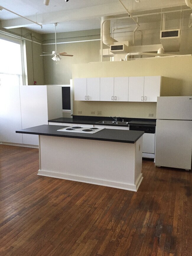 Building Photo - 1401 Scott St