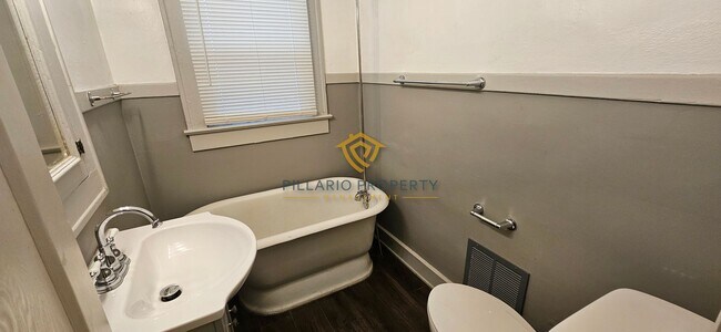 Foto del edificio - 3709-3711 Brookside Pkwy S Dr