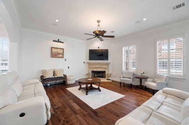 Building Photo - 710 Jackson Hill St