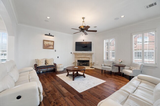 Foto del edificio - 710 Jackson Hill St