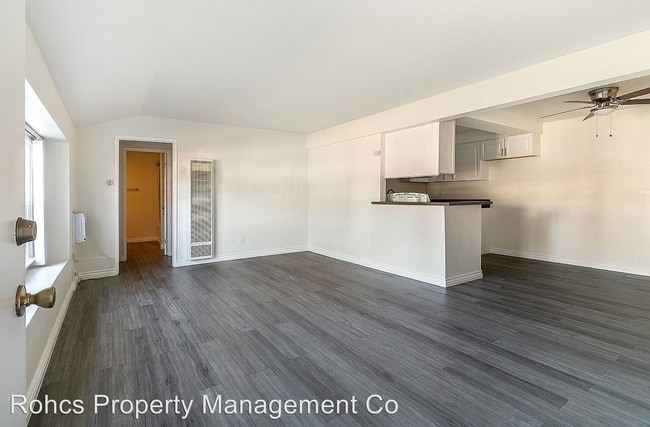 Building Photo - 20326 Saticoy St