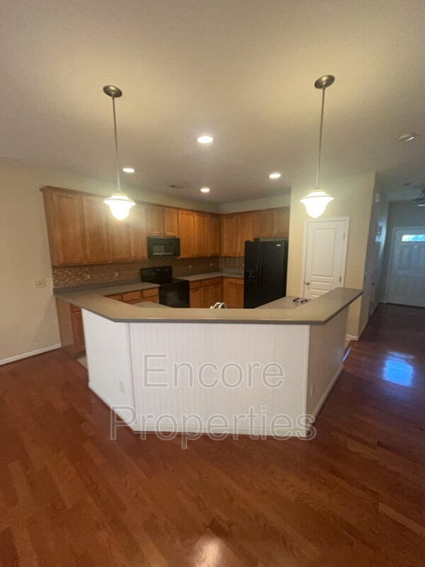 Building Photo - 5556 Nur Ln