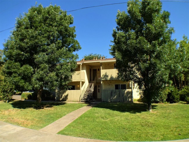 Building Photo - 346 Hickory St