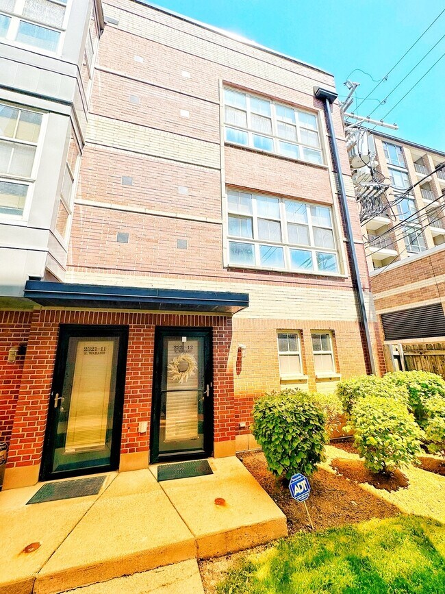 Building Photo - 2321 S Wabash Ave