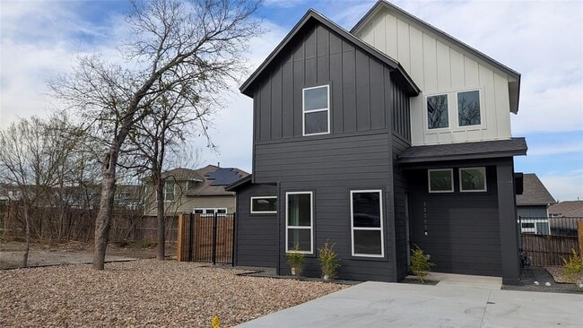 Building Photo - 2220 Yellow Jacket Ln