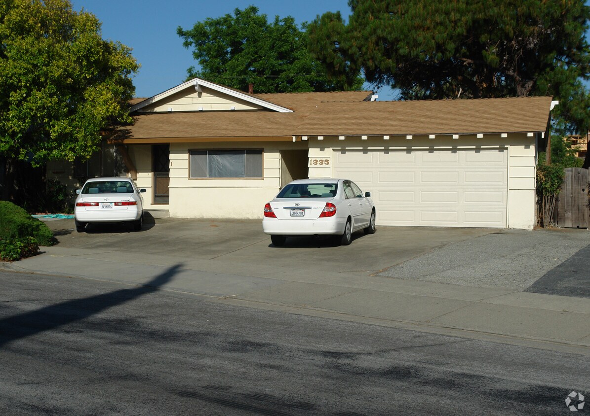 Primary Photo - 1335 Kingfisher Way