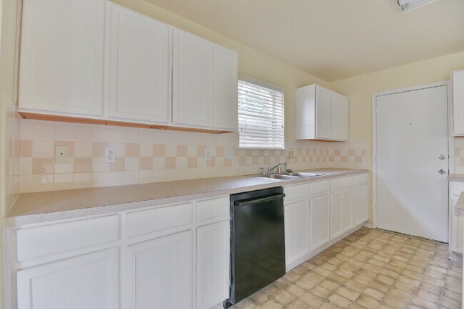 Building Photo - 5719 Clerkenwell Dr