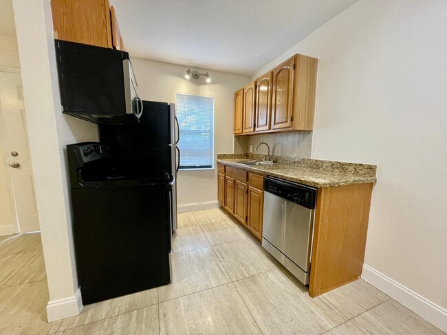 Building Photo - 601 NE 29th Dr