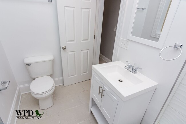 Building Photo - 943 W 78th St