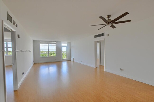 Foto del edificio - 2851 S Ocean Blvd