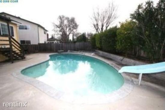 Building Photo - 9885 Broadmoor Dr