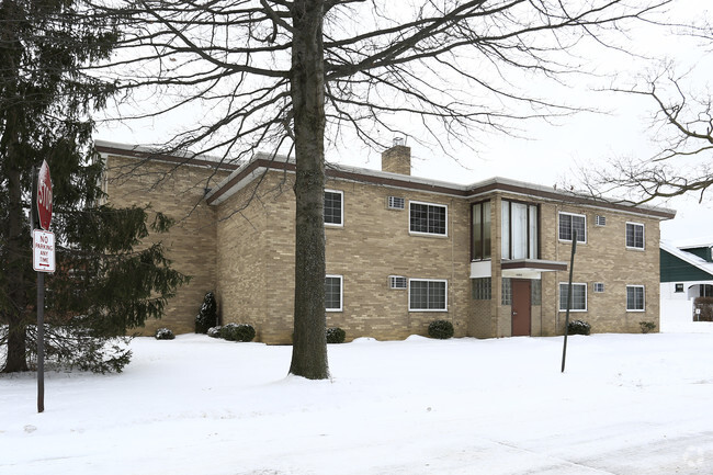 Building Photo - 4864 Broadview Rd