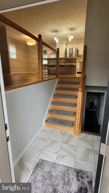 Building Photo - 557 Bellview Ave