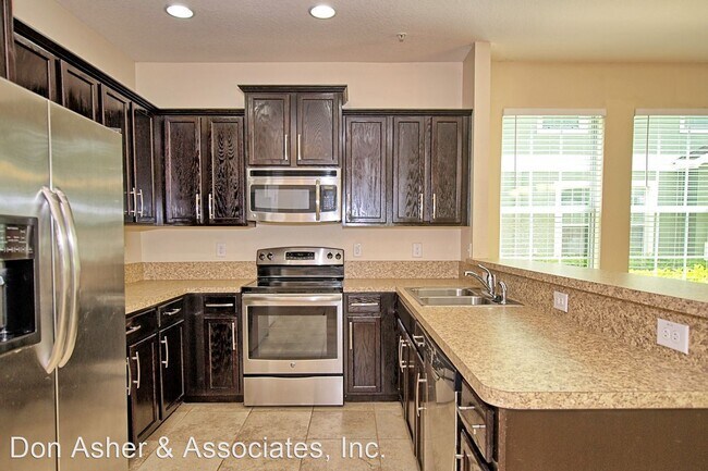 Building Photo - 3 br, 2.5 bath House - 10243 Lake District...