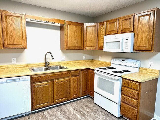 Building Photo - 251 Hunter Hills Cir