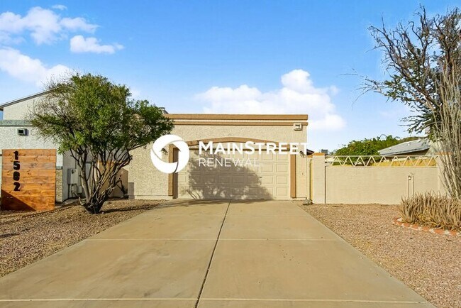 Foto del edificio - 3 Bedroom Pet-Friendly Home in Phoenix, AZ with Main Street Renewal