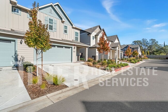 Building Photo - 9025 Summit Ln