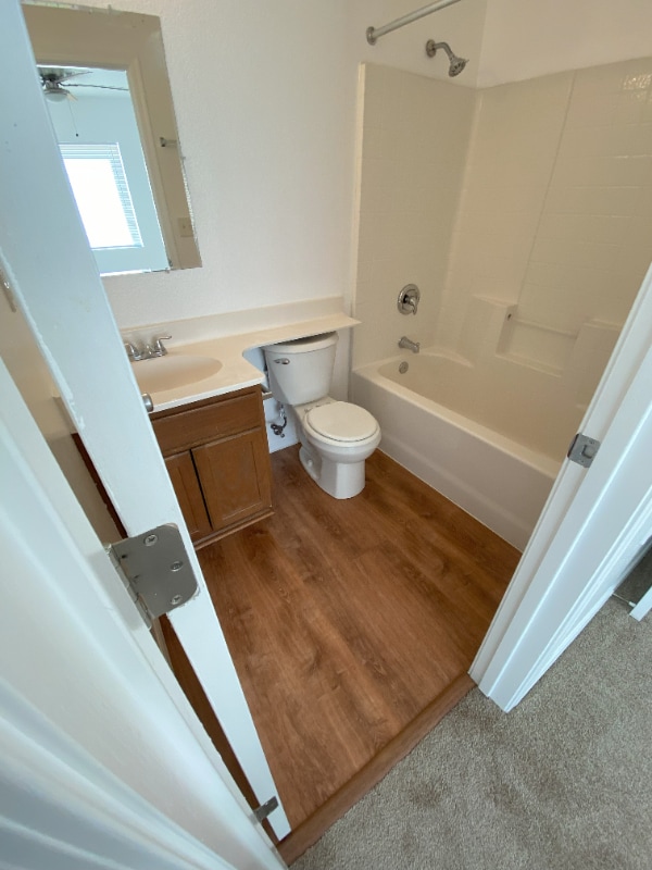 Building Photo - 1584 E Courtney Pl