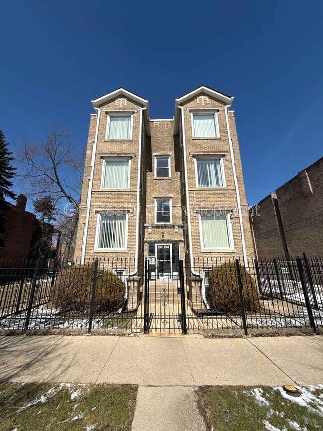 Building Photo - 3302 W Fulton Blvd