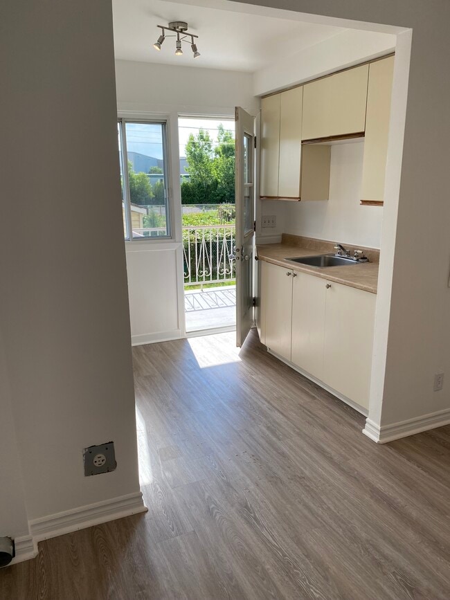 Photo du bâtiment - 794 Av 5E