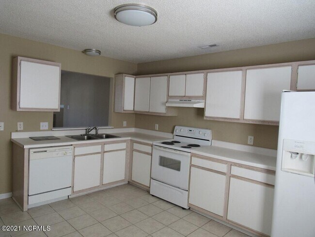 Foto del edificio - 210 Meadowbrook Ln